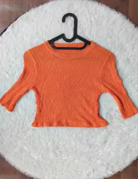 Kaos Rajut Crop Oranye