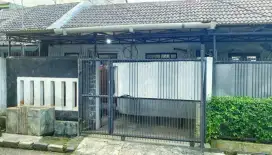Bebas Banjir, depan taman, dekat kemana-mana.