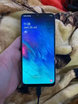Samsung a50 4/64 gb