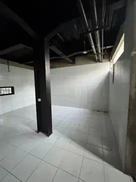 Dijual Cepat! Bangunan Ex Resto Strategis di Surabaya