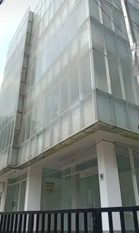 Jual Gedung Kantor Hoek 4½ Lt strategis, Bintaro Jakarta Selatan