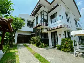 VILLA MEWAH DI JANTUNG KOTA JOGJA, TANAH LUAS