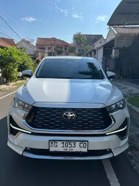 INNOVA ZENIX 2.0 Q HV CVT TSS Modelista PEARL WHITE