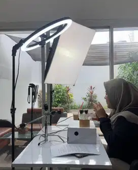 HOST LIVE STREAMING - SNEAKERS!