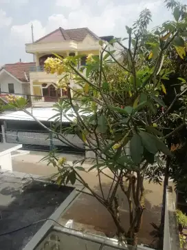 Rumah 2,5 lantai full furnished dan siap huni dekat STAN