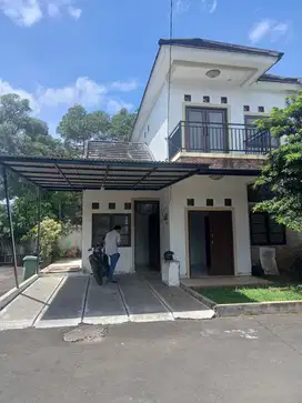 Dijual Rumah  2 Lantai di BSD Lokasi Strategis, Bisa Nego