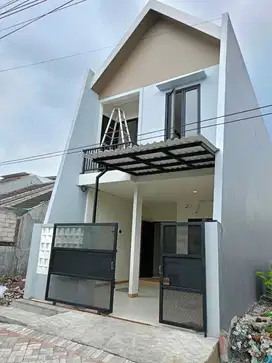 Rumah Cantik Scandinavian 2 lantai Wonorejo Selatan