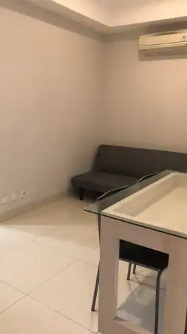 di sewakan apartemen the mansion Kemayoran  2 bedroom  semi  furnish