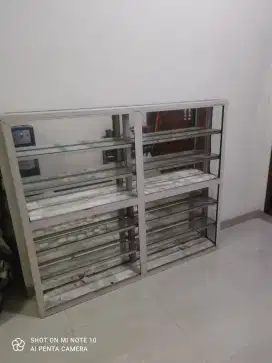 Etalase Gantung
