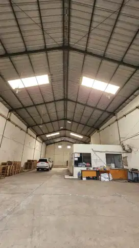 DISEWAKAN GUDANG SADANG TAMAN KOPO INDAH