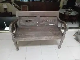 Kursi jati antik ukir