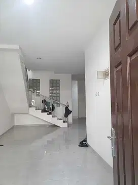 Jual cepat rumah di taman palem lestari bebas banjir dan siap huni