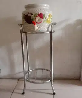 Satu set tempat galon keramik