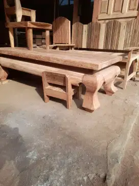 Meja garegan kayu kamper