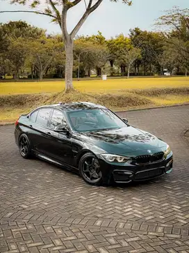BMW F30 330i Sport B48 Tahun 2019