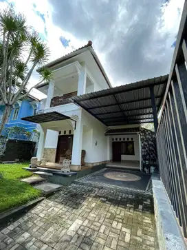 Rumah lantai 2 di Sentral Senggigi tourist area