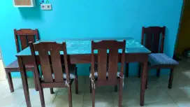 MEJA MAKAN MINIMALIS