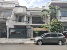 STRATEGIS .rumah dijual di Taman Semanan Indah, luas 210 meter