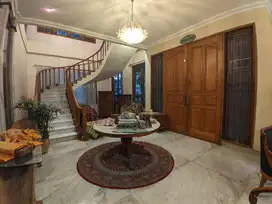 dijual rumah dikebayoran baru dijalan utama