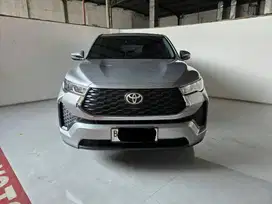 Toyota Innova Zenix V 2.0 AT ( Matic ) 2023 / 24 silver Low km  31rban