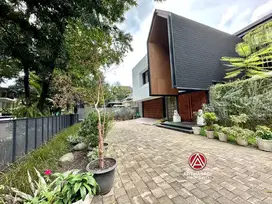 Kebayoran Baru, Rumah Mewah 2 Lantai Dengan Bangunan Modern