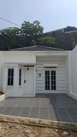 rumah classic desain britania 7 menit ke stasiun DP 0%