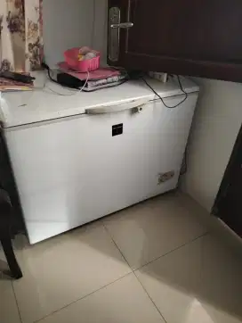 Sharp chest freezer FRV300