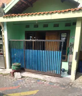Rumah Kampung Pusat Kota siap Huni di Karangrejo Sawah, Wonokromo, SBY