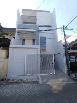 Dijual Rumah 3 Lantai Pakuwon City