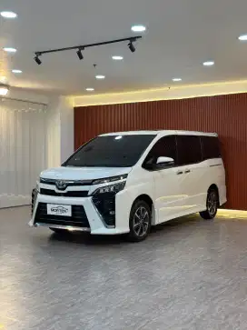 Toyota Voxy 2.0 At