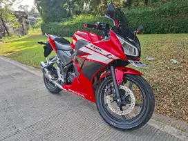 Honda CBR 150 merah