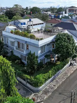 Rumah Modern Tropis With Rooftop Posisi Hook Di Kayu Putih Jakarta Tim
