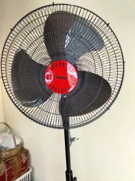 Dijual kipas angin'Cosmos, bekas pakai normal.