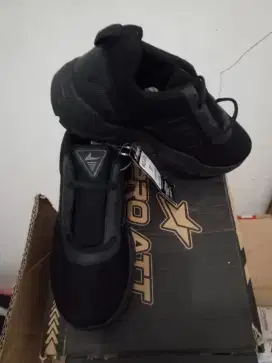 Sepatu sekolah Pro ATT size 37
