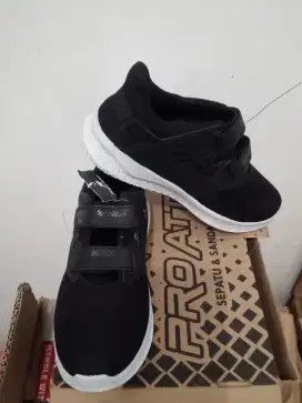 Sepatu Sekolah Pro ATT size 37 hitam putih