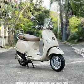 JUAL CEPET  Vespa LXV 150 3VIE Th 2015 WARNA KREM PERFECT CONDITION