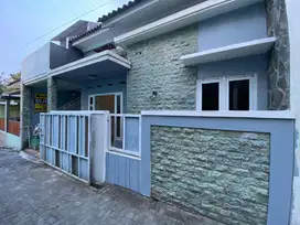 RUMAH DIJUAL LOKASI STRATEGIS DEKAT SLG