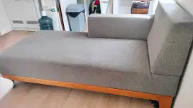 Sofa Abu , kaki model kayu