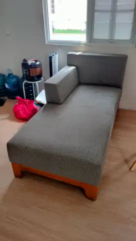 Sofa Abu , kaki model kayu