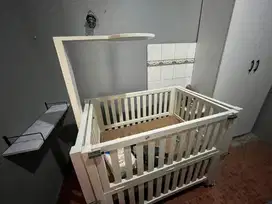 Tempat tidur bayi