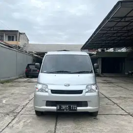 GRANDMAX MINIBUS MANUAL 2020