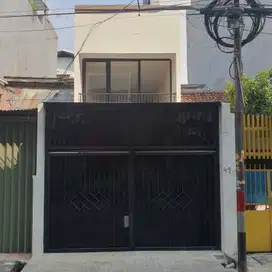 DISEWAKAN RUKO 2.5 LANTAI DAERAH GAJAH MADA
