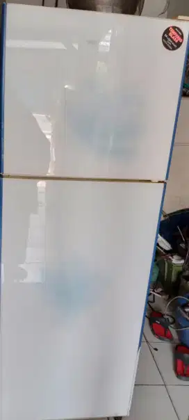 Dijual kulkas dua pintu bisa nego tipis
