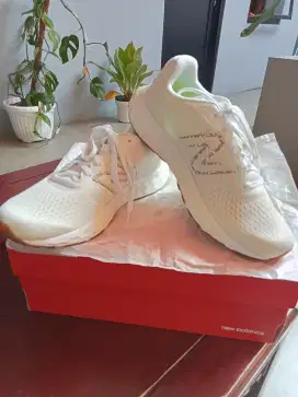 Sepatu New Balance Putih