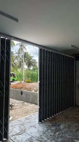 Pintu besi harmonika Surabaya