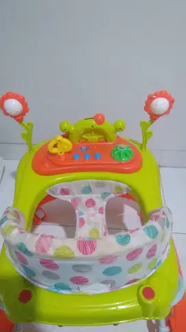 BABY WALKER LIKE NEW