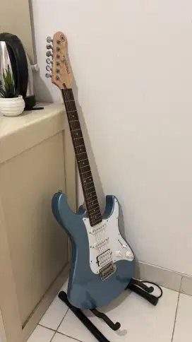 JUAL BUNDLED GITAR ELEKTRIK SECOND YAMAHA PAC112J PEMAKAIAN 5 BULAN.