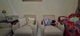 DIJUAL SOFA WARNA KREM 3 SEAT, KONDISI MASIH BAGUS & NEGO SAMPE DEAL!