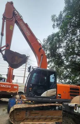 Dijual Excavator Hitachi ZX200-5G Tahun 2022