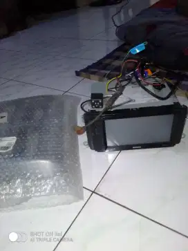 Tape+kamera belakang,.
Belum bluetooth , pakai CD+Radio.